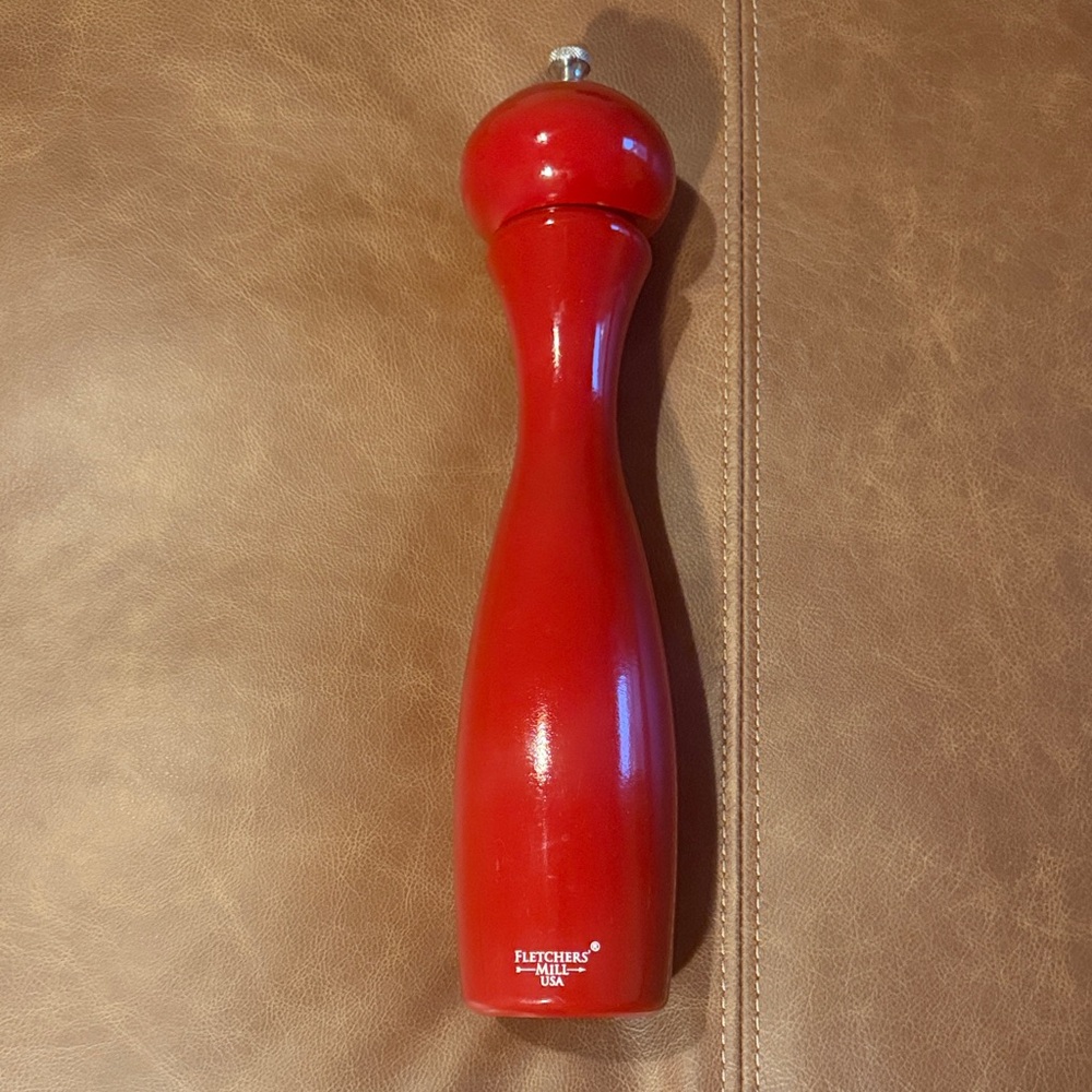 Marsala Cinnabar Pepper Mill - Classic Wooden Grinder
